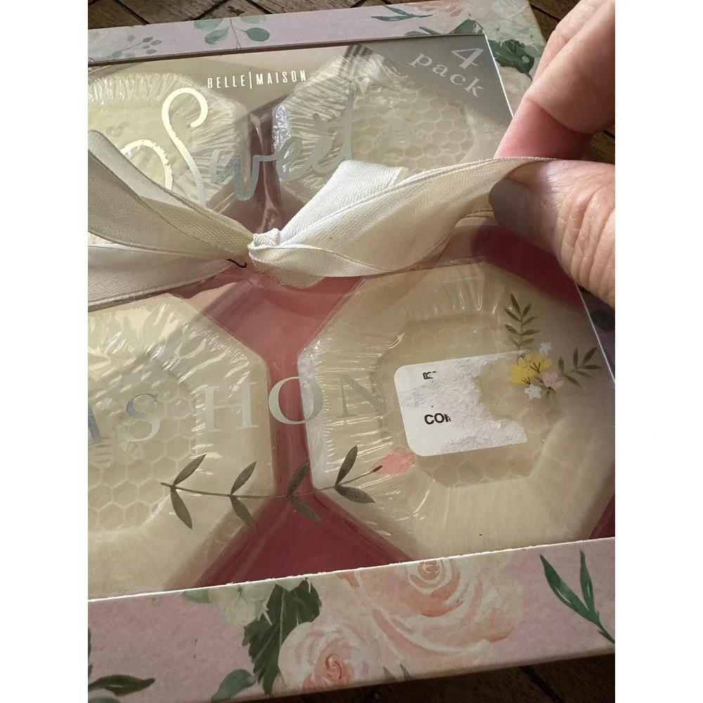 Belle Maison Honey Soaps 4 Pack Gift Set Hexagon Bee Motif New 3.5oz Bars‎ NIP